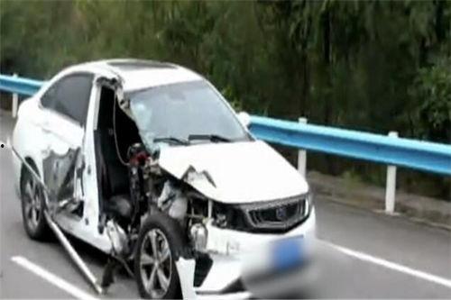 官方爆料最新车祸新闻,最新车祸悲剧，多车连环相撞，伤亡情况令人痛心”